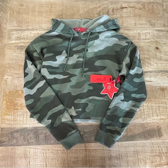 Camo Print Cropped Hoodie Size S/M Roma Concepts  by Rosee NWT - Picture 1 of 7